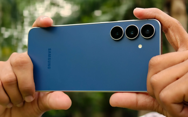 富牛网 三星旗舰手机规划曝光：首款三折叠12月登场